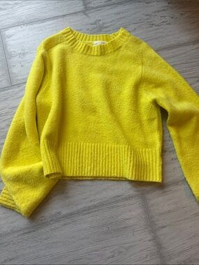 Universal Thread Lemon Yellow Crewneck Sweater